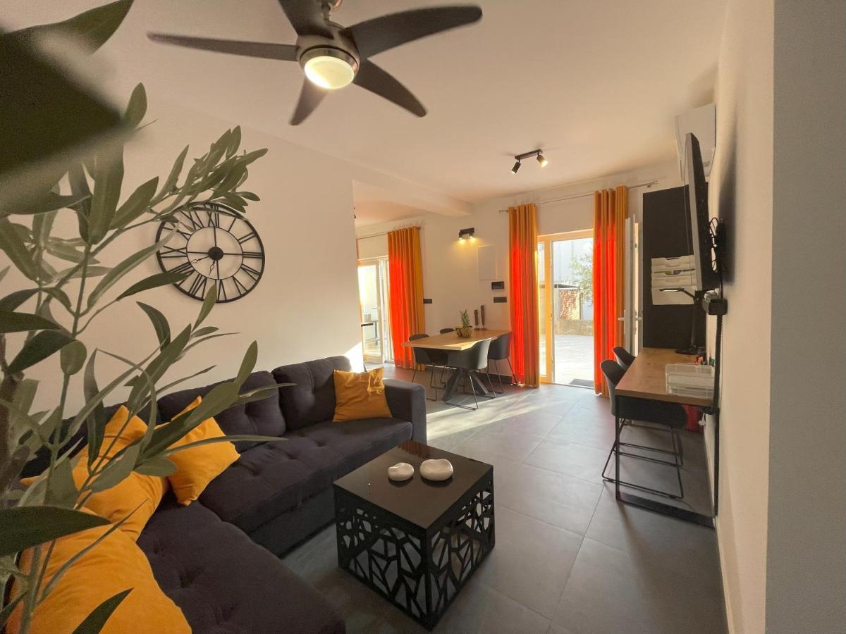Valkane Beach Apartments Pula Eksteriør billede
