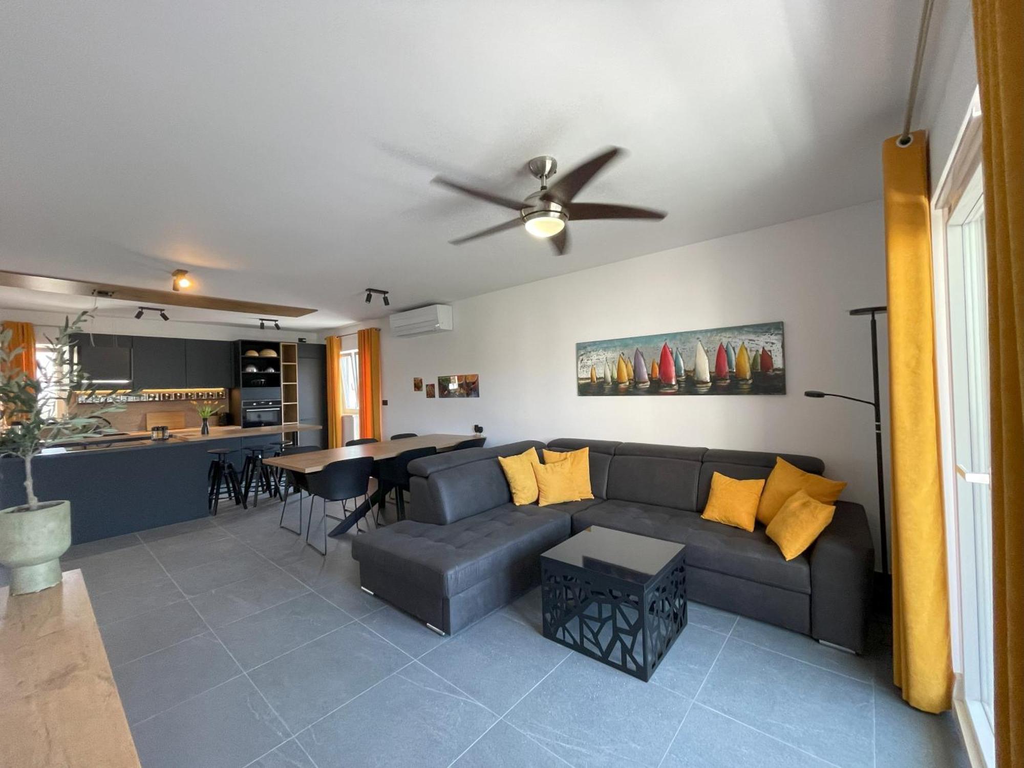 Valkane Beach Apartments Pula Eksteriør billede